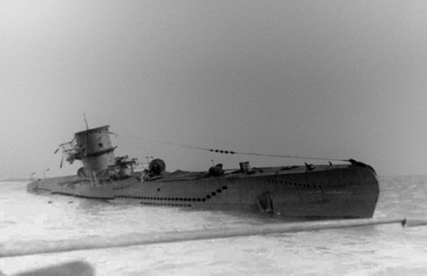 Chiếc U-570 sau khi bị bắt giữ. Ảnh:History Wings.