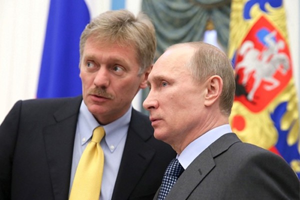 Người phát ngôn Điện KremlinDmitry Peskov và Tổng thống Nga Putin. Ảnh:TASS