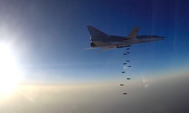 Máy bay ném bom Nga không kích IS tại Syria (Ảnh: TASS)