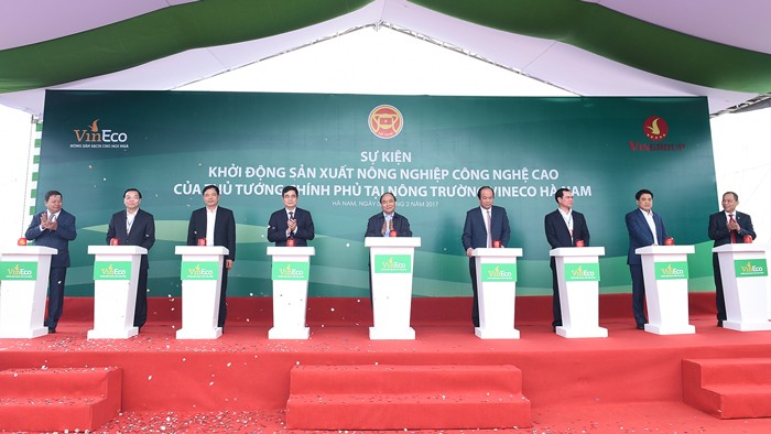 Thủ tướng Nguyễn Xuân Phúc nhấn nút khởi động sản xuất nông nghiệp công nghệ cao tại tỉnh Hà Nam