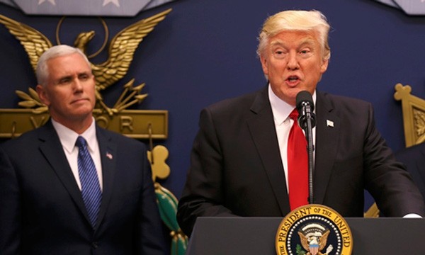 Tổng thống Mỹ Donald Trump và Phó tổng thống Mike Pence (trái). Ảnh:Reuters.