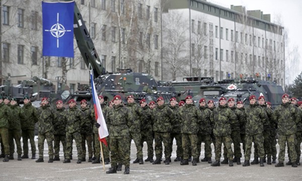 Lực lượng NATO do Mỹ dẫn đầu đến Litva ngày 7/2. Ảnh:Reuters.