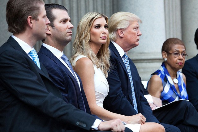 Con gái Tổng thống Mỹ Donald Trump, Ivanka (váy trắng). (Ảnh: Getty)
