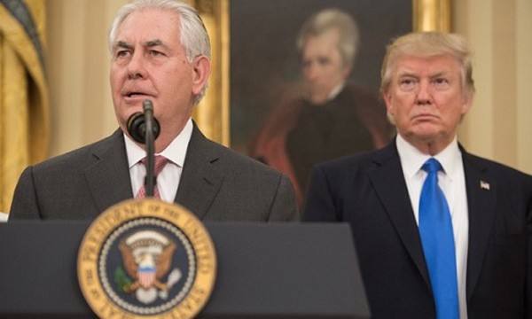 Bộ trưởng Ngoại goao MỹRex Tillerson và Tổng thống Mỹ Donald Trump. Ảnh:AFP