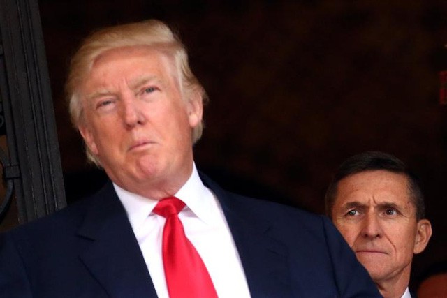 Tổng thống Mỹ Donald Trump và cựu cố vấn an ninh quốc gia Michael Flynn (Ảnh: AP)