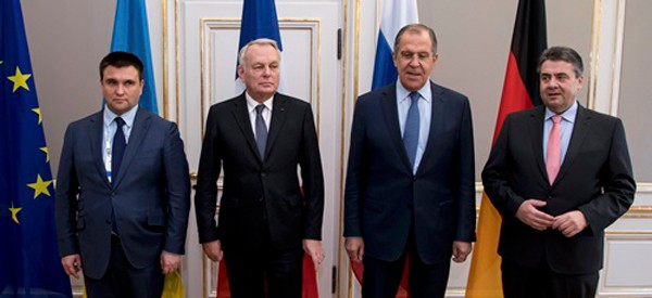 Từ trái sang, ngoại trưởng các nước Ukraine, Pháp, Nga và Đức chụp ảnh chung tại Diễn đàn An ninh Munich lần thứ 53, Đức, ngày 18/2. Ảnh:Reuters.