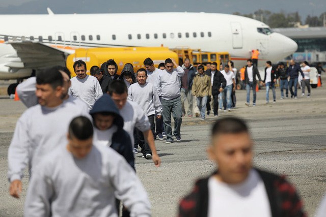 Những người nhập cư Guatemala bị trục xuất khỏi Mỹ (Ảnh: Getty)