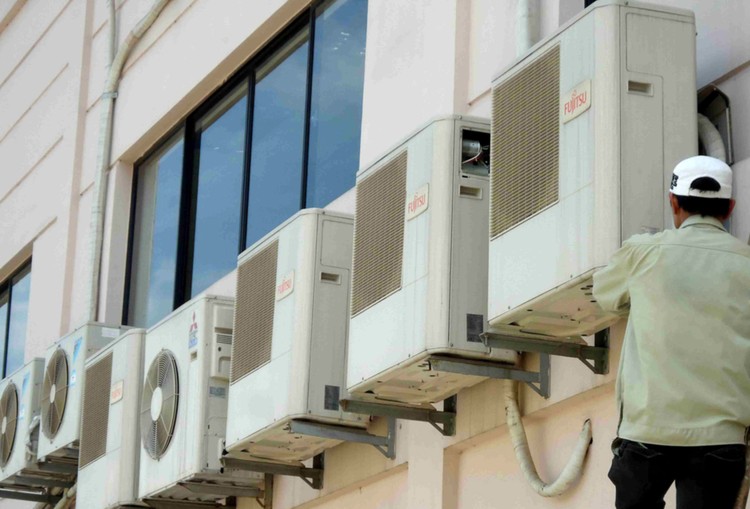 Trước khi được chỉ định 41 gói thầu mua sắm điều hòa nhiệt độ, Công ty CP Dịch vụ kỹ thuật công nghệ Hà Nội đã từng thực hiện nhiều gói thầu tại Viễn thông Sơn La. Ảnh: Khải Phong