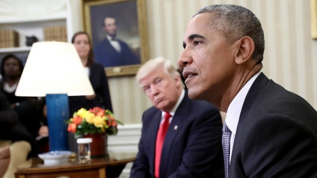 Tổng thống Donald Trump (trái) và người tiền nhiệm Barack Obama (Ảnh: Getty)