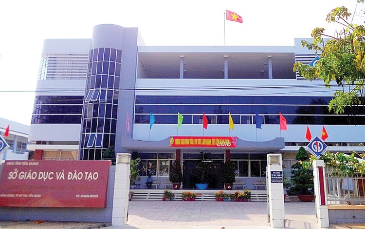 Tính từ cuối năm 2015 trở lại đây, Xí nghiệp tư doanh Xây dựng Hữu Dư đã trúng 5 gói thầu tại Sở Y tế và Sở Giáo dục và Đào tạo tỉnh Tiền Giang. Ảnh: Nguyễn Trường Toàn