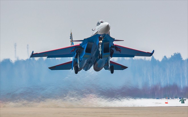 Một ngày tập luyện của đội bay biểu diễn hàng đầu nước Nga