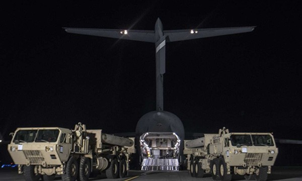 Mỹ đưa các thiết bị trong hệ thống THAAD tới Hàn Quốc vào tuần trước. Ảnh:Xinhua