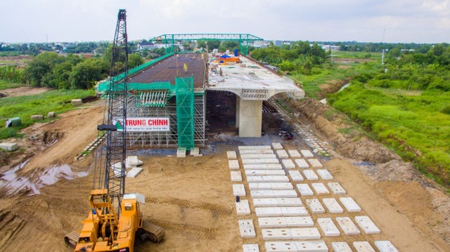 Dự án cao tốc Bến Lức - Long Thành đạt tiến độ tổng thể 46%, dự kiến hoàn thành vào năm 2019 (ảnh: Tạp chí GTVT)