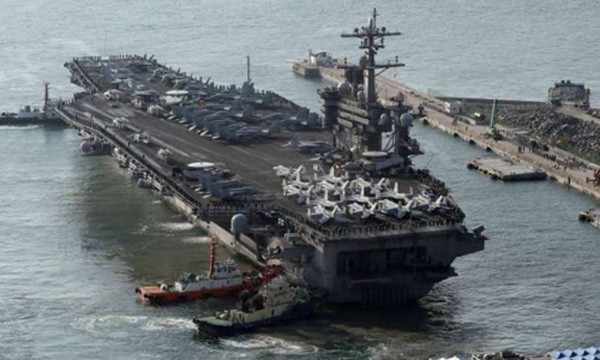 Tàu sân bay hạt nhân Mỹ USS Carl Vinson hôm nay cập cảng ở Busan, Hàn Quốc. Ảnh:Reuters