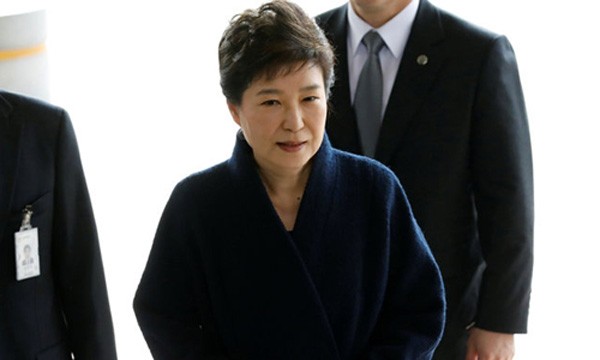 Cựu tổng thống Hàn Quốc Park Geun-hye đến gặp cơ quan công tố. Ảnh:Reuters