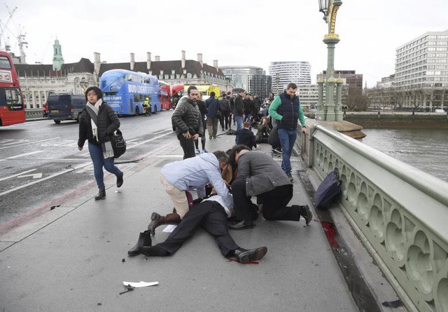 Vụ khủng bố London khiến ít nhất 4 người thiệt mạng, 29 người bị thương. (Ảnh: Reuters)