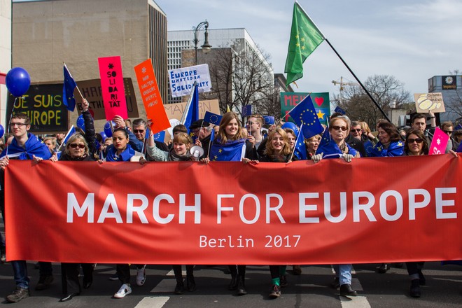 Hàng nghìn người biểu tình bảo vệ EU ở Đức