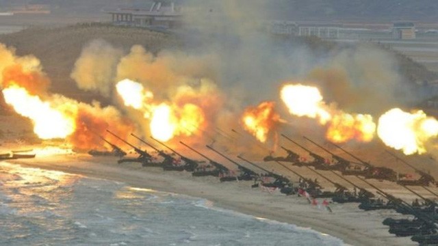 Bức ảnh chụp một cuộc diễn tập bắn pháo tầm xa của Triều Tiên do hãng thông tấn KCNA công bố (Ảnh: KCNA)
