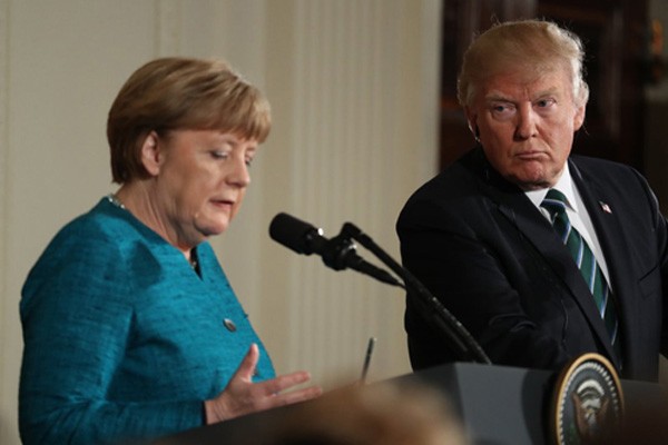 Tổng thống Mỹ và Thủ tướng Đức trong cuộc gặp cách đây hơn một tuần. Ảnh:AP