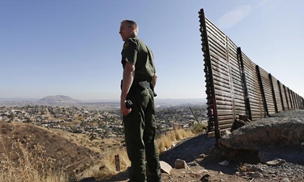 Một đoạn rào chắn ở biên giới Mỹ và Mexico. Ảnh:AP