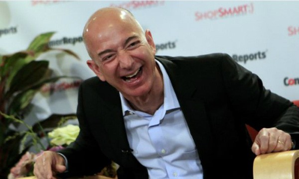 Ông chủ Amazon - Jeff Bezos có thêm 1,5 tỷ USD hôm qua. Ảnh:Reuters