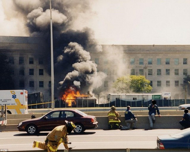 FBI công bố ảnh Lầu Năm Góc tan hoang sau vụ khủng bố 11/9