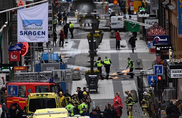 Hiện trường vụ tấn công khủng bố tại Thụy Điển hôm 7/4 (Ảnh: AFP)