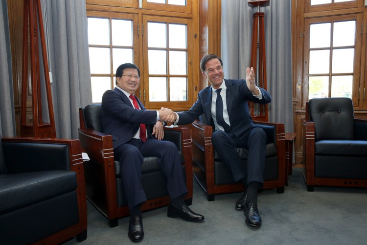 Phó Thủ tướng Trịnh Đình Dũng và Thủ tướng Hà Lan Mark Rutte. Ảnh: VGP/Xuân Tuyến