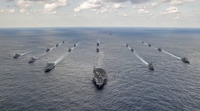 Nhóm tàu chiến của Hải quân Mỹ và Lực lượng phòng vệ bờ biển Nhật Bản. (Ảnh: Reuters)