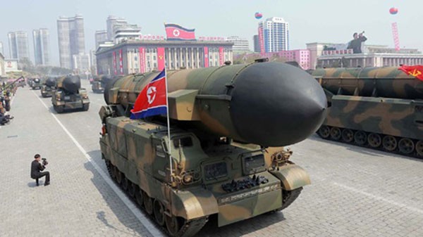 Tên lửa Triều Tiên trong một cuộc duyệt binh. Ảnh:RT.