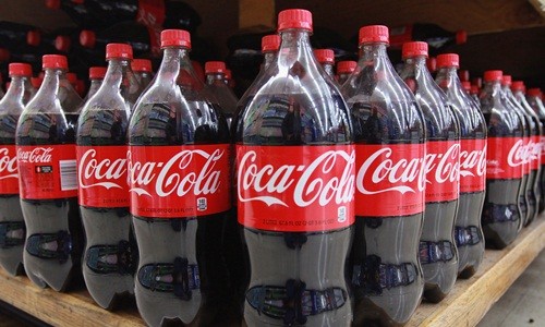 Coca-Cola đang gặp khó người tiêu dùng quay lưng với đồ uống có đường. Ảnh:Independent