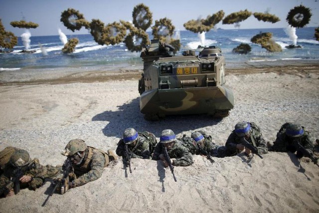 Thủy quân lục chiến Mỹ và Hàn Quốc tập trận chung tại Pohang, Hàn Quốc vào tháng 3/2016 (Ảnh: Reuters)