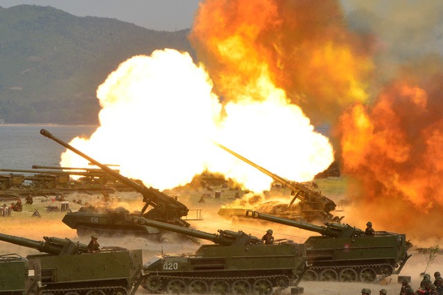 Triều Tiên tập trận kỷ niệm 85 năm thành lập lực lượng quân đội hôm 26/4 (Ảnh: KCNA)