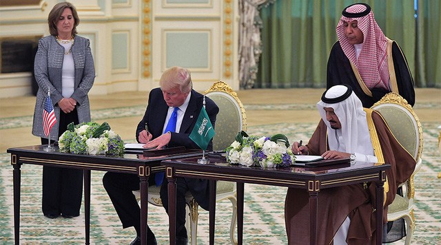 Tổng thống Donald Trump và Quốc vương Salman bin Abdulaziz al-Saud tại thủ đô Riyadh ngày 20/5 (Ảnh: AFP)