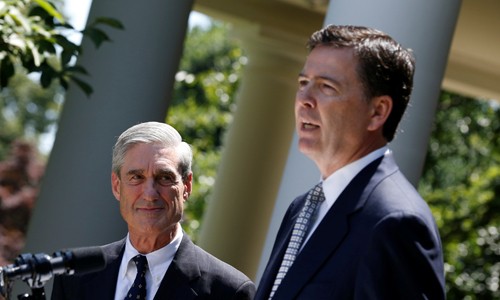 Cựu giám đốc FBI James Comey (phải) và công tố viên đặc biệt Robert Mueller. Ảnh:Reuters