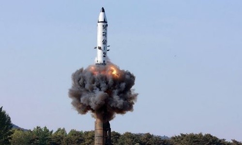 Triều Tiên thử tên lửa đạn đạo tầm trung Pukguksong-2. Ảnh:KCNA