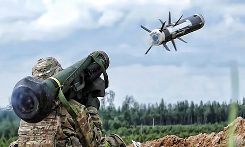 Tên lửa chống tăng Javelin đang được quân đội NATO sử dụng rộng rãi. Ảnh:Euronews