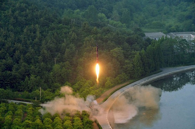 Tên lửa Triều Tiên trong một vụ phóng thử (Ảnh: KCNA)