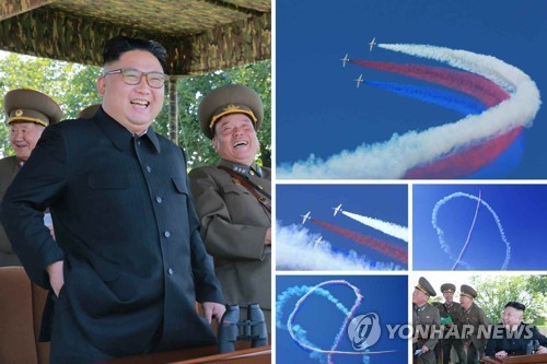 Nhà lãnh đạo Triều Tiên theo dõi cuộc thi của các máy bay chiến đấu hôm 4/6 (Ảnh: Yonhap)