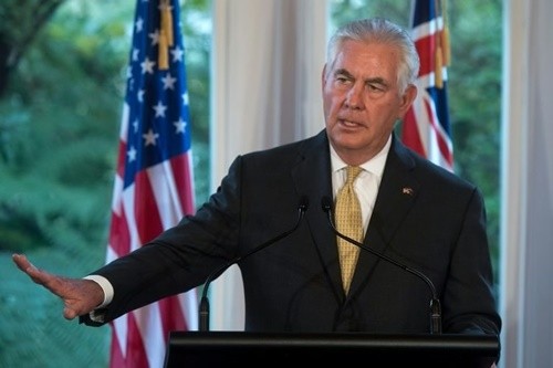 Ngoại trưởng Mỹ Rex Tillerson hôm qua trả lời phỏng vấn trong cuộc họp báo chung với Thủ tướng New Zealand Bill English. Ảnh:AFP