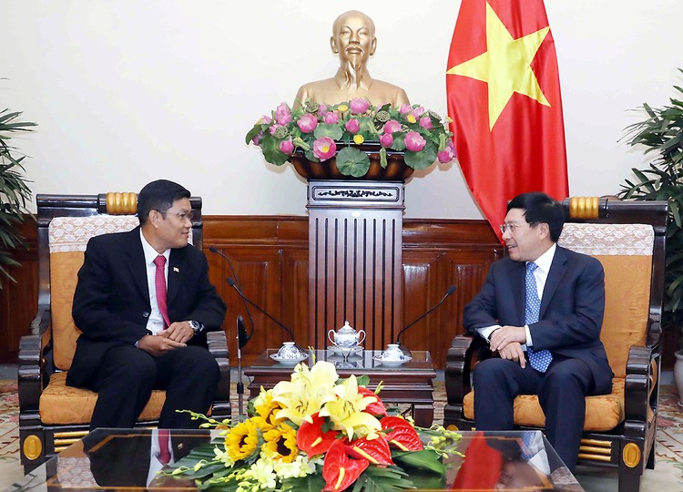 Phó Thủ tướng, Bộ trưởng Phạm Bình Minh tiếp Ngài U Chô Xô Uyn, tân Đại sứ Đặc mệnh toàn quyền nước Cộng hòa Liên bang Myanmar tại Việt Nam. Ảnh: VGP/Hải Minh