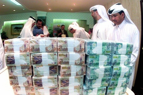 Các ngân hàng Qatar phụ thuộc lớn vào tiền nước ngoài. Ảnh:Arabian Business
