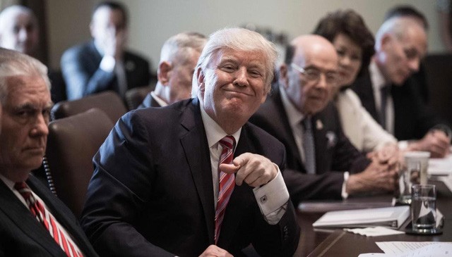 Tổng thống Trump trong phiên họp nội các bất thường ngày 12/6 (Ảnh: AFP/Getty)