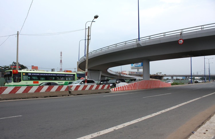 Quyền quản lý thu phí giao thông Xa lộ Hà Nội đã được chuyển về Công ty CP Đầu tư hạ tầng kỹ thuật TP.HCM. Ảnh: Nhã Chi