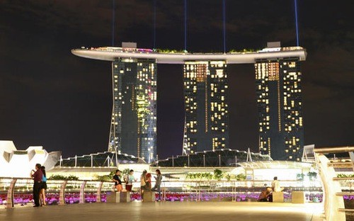 Khu nghỉ dưỡng-sòng bạc nổi tiếng Marina Bay Sands của Singapore - Ảnh: Nikkei Asian Review