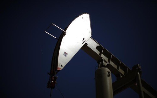 Một máy bơm dầu ở mỏ Monterey Shale, California, Mỹ, tháng 4/2013 - Ảnh: Reuters