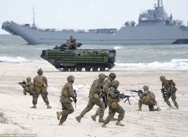 Quân đội NATO phô diễn sức mạnh sát sườn Nga