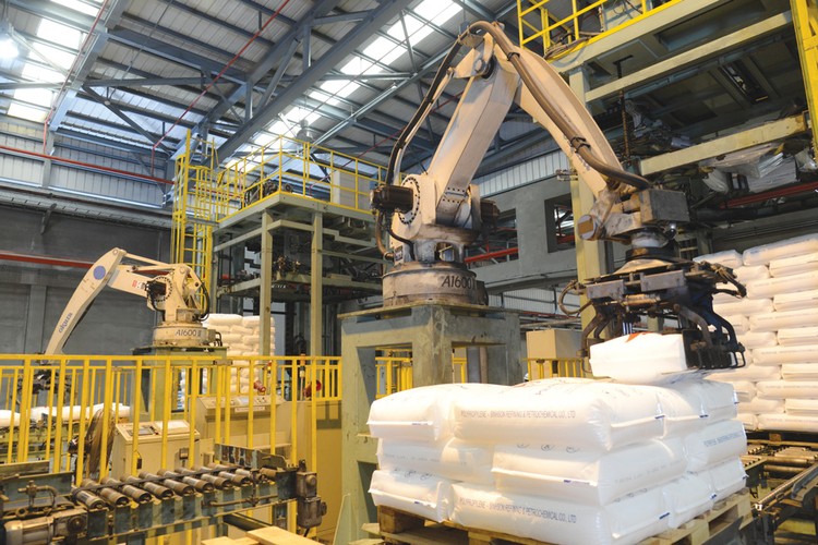 Robot tự động bốc xếp hạt nhựa Polypropylen - Công nghiệp 4.0 tại Nhà máy Lọc dầu Dung Quất