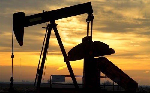 Mối lo lớn nhất trên thị trường dầu lửa lúc này là hoạt động mạnh mẽ của các nhà khai thác dầu đá phiến của Mỹ có thể sẽ nhấn chìm những nỗ lực nhằm cắt giảm lượng dầu dư thừa trên toàn cầu của OPEC.