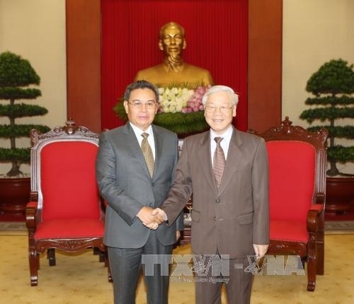 Tổng Bí thư Nguyễn Phú Trọng và đồng chí Saysomphone Phomvihane, Ủy viên Bộ Chính trị Đảng Nhân dân Cách mạng Lào, Chủ tịch Ủy ban Trung ương Mặt trận Lào Xây dựng đất nước. Ảnh: TTXVN